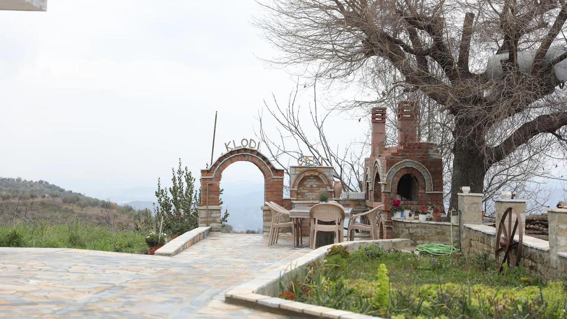 Villa Selenica Zhitom Polican Arnavutluk